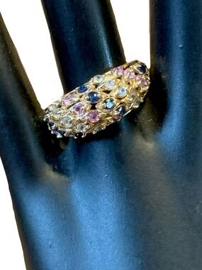 10K SOLID YELLOW GOLD OPEN WORK BAND W/PINK, BLUE & WHITE NATURAL SAPPHIRE RING